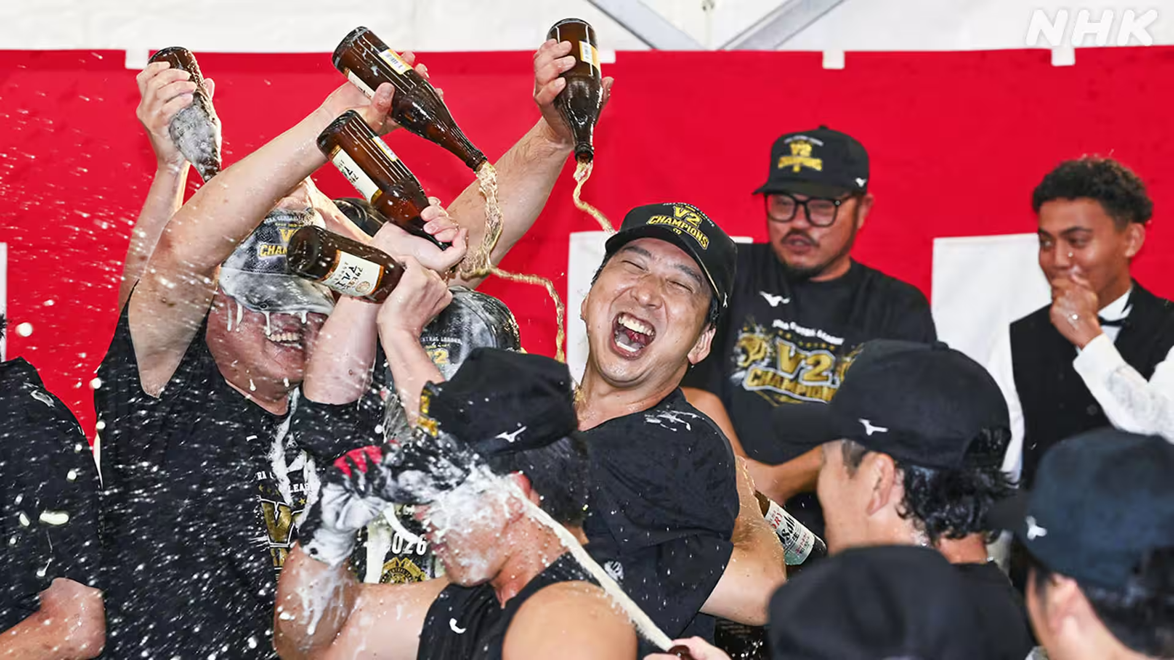 阪神タイガースが球団史上初のリーグ連覇達成！藤川監督涙の「苦しかった…」